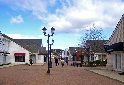 ?️ Woodbury Common Premium Outlets: an outlet for great bargains!